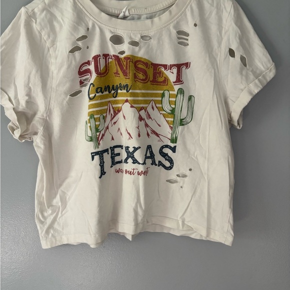 2 Graphic Tees Womens Large Yellowstone And Electric Pink - Picture 5 of 8